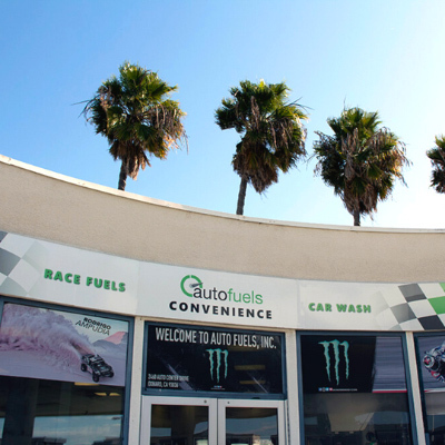 Gas station near El Rio East, Oxnard CA has clean convenience store.