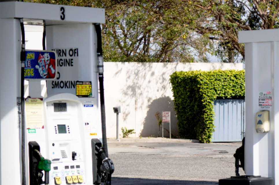 Fuel stop near Carriage Square, Oxnard CA offers top quality gasoline at competitive prices.