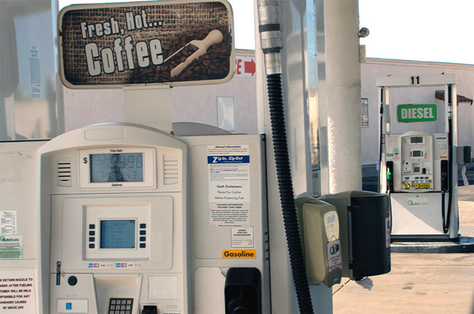 Hobson Park East, Oxnard fuel station offers convenience store and brushless carwash.